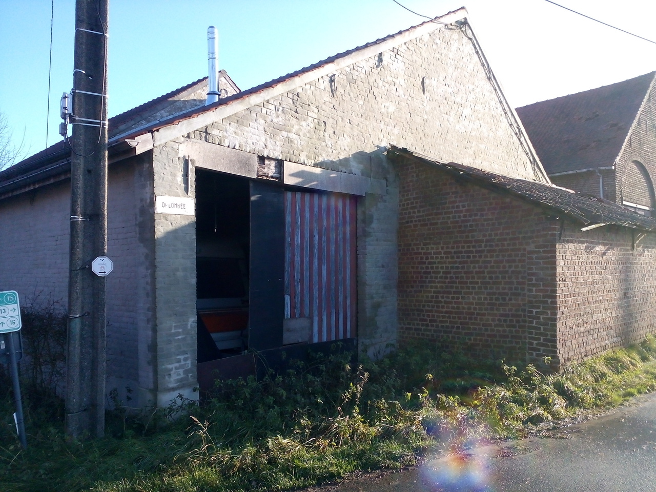 Zrujnowane gospodarstwo w Gooik, gdzie jakoby mieszka Michałek w Belgii.